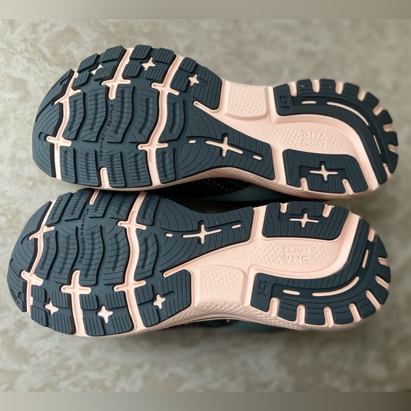 Brooks Women’s Ghost 14 Running Shoes Size 10.5 Black/Pearl/Peach - Picture 3 of 6